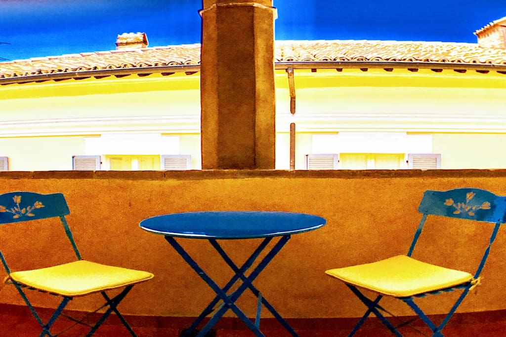 kitchen/diner opens directly onto balcony/terrace - seats 4
