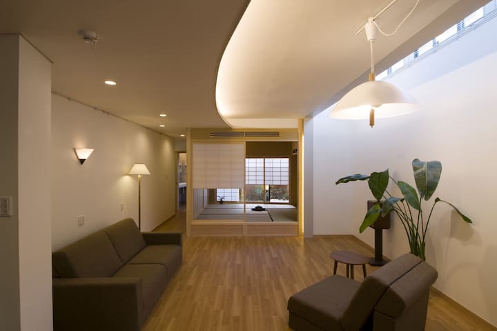 Tea ceremony room.  4stops to Umeda . Near subway.