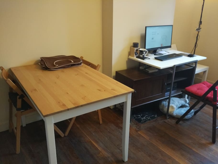 Salon avec table à manger