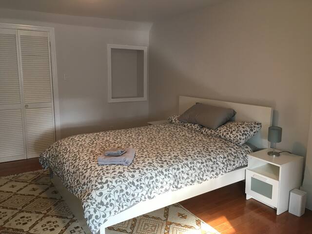 Lively little Italy! 2+ bedrooms with Parking! gallery image 3