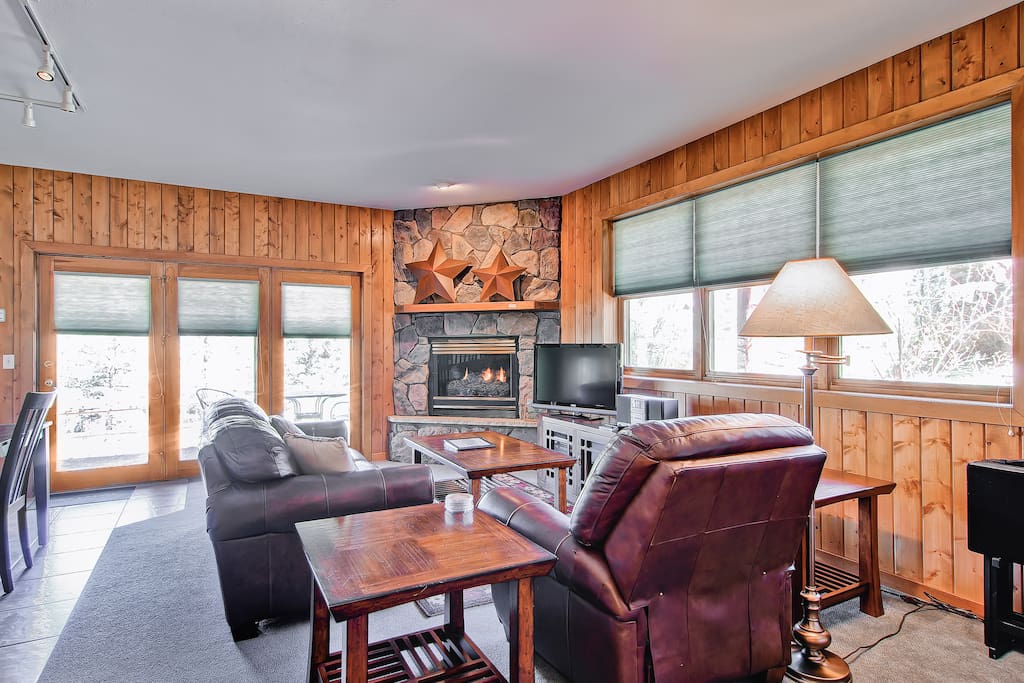 Chair,Furniture,Indoors,Room,Dining Room