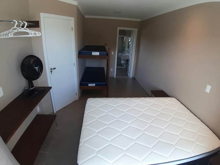 جناح - سرير مزدوج + سرير بطابقين 