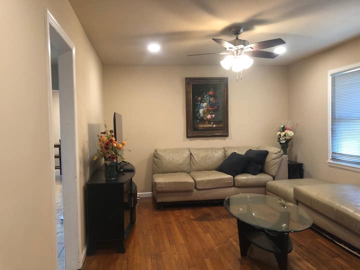 Entire 4-bedroom, A Huge Yard, Convenient Location - Huntsville, AL