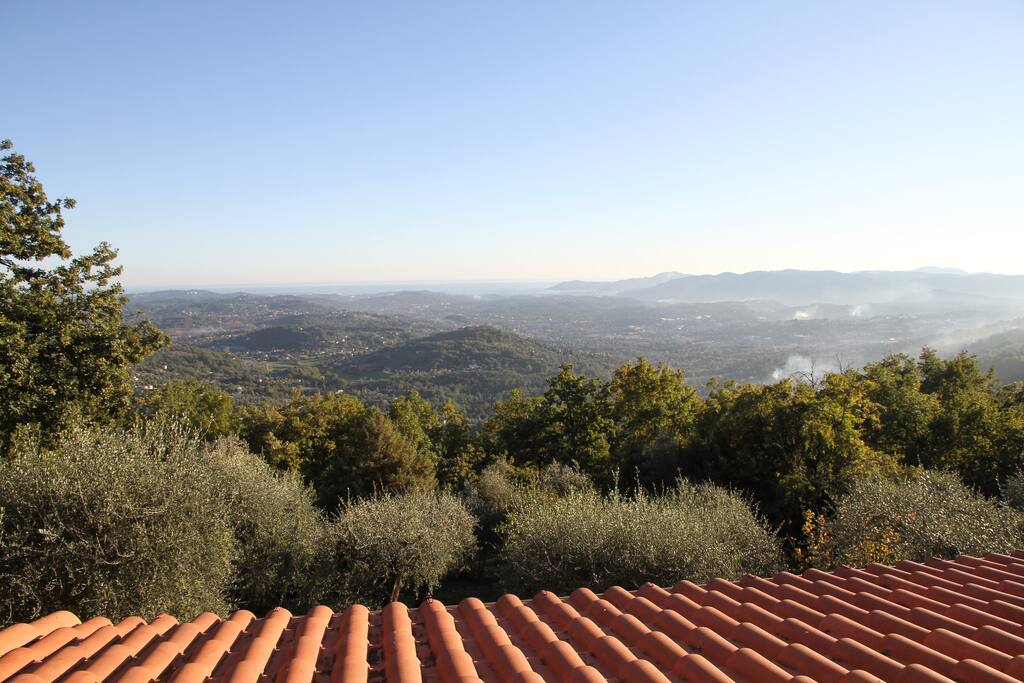 Vue plein sud et panoramique sur la mer Méditerranée