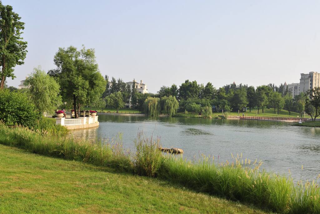 出门便是湖光美景