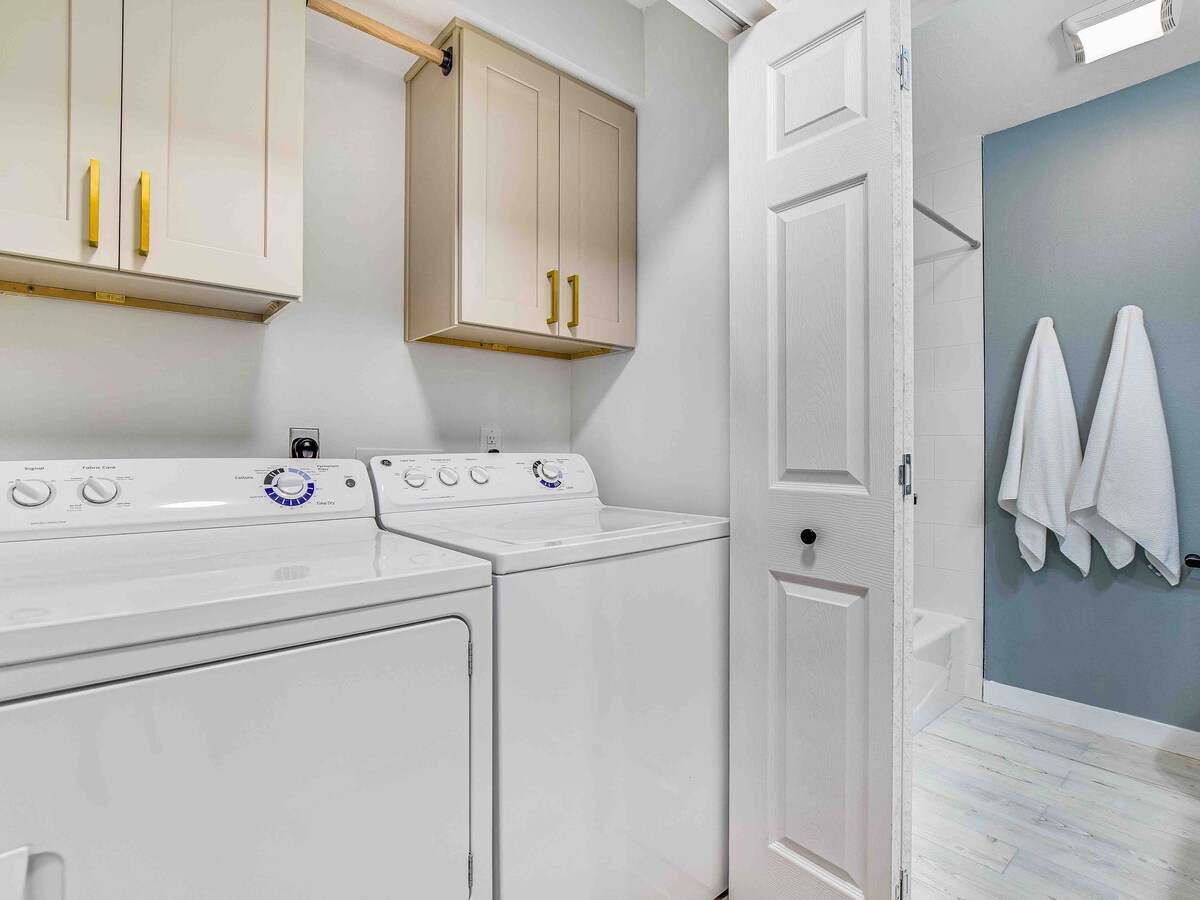 Modern Southwestern 2BR near SoCo