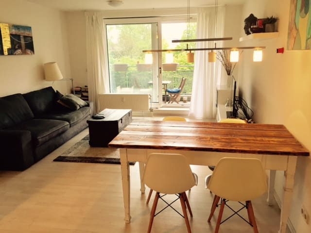 Causy room in shared Apartment near main station