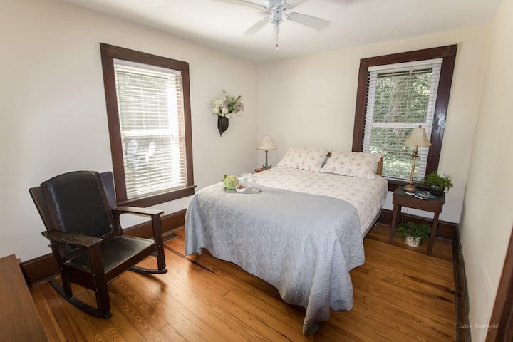 Брачен кревет (широк 150 - 179 см)