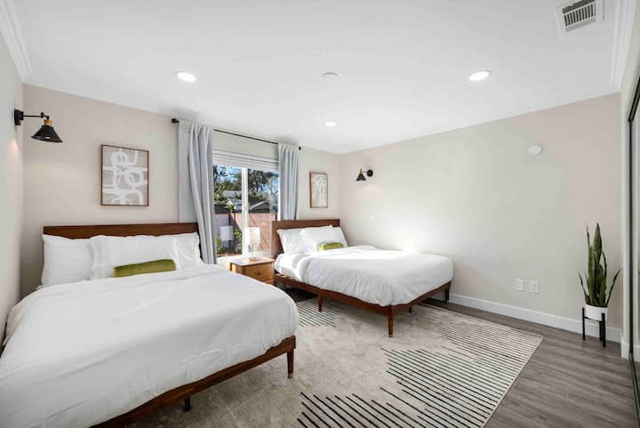 Საძინებელი 2 - ერთი საწოლი ორადგილიანი და ერთი სრული ზომის საწოლი