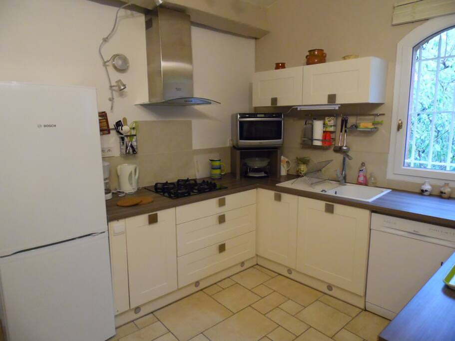Cuisine/frigo/lave-vaisselle/four