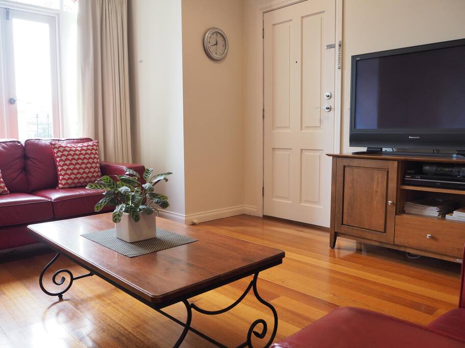 Lounge 1 - Downstairs