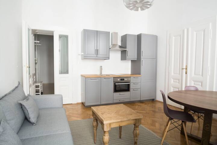 Fabulous City Center Apartment – Apt 23 gallery image 3