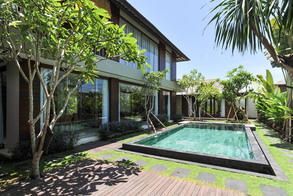 Private pool