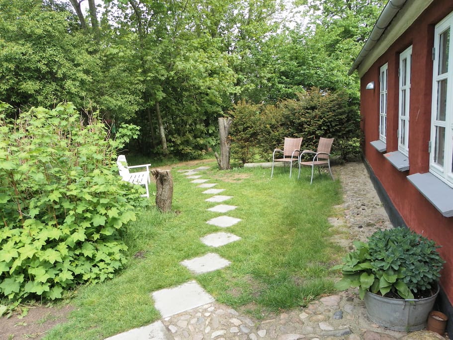 Acces to garden an terrace.