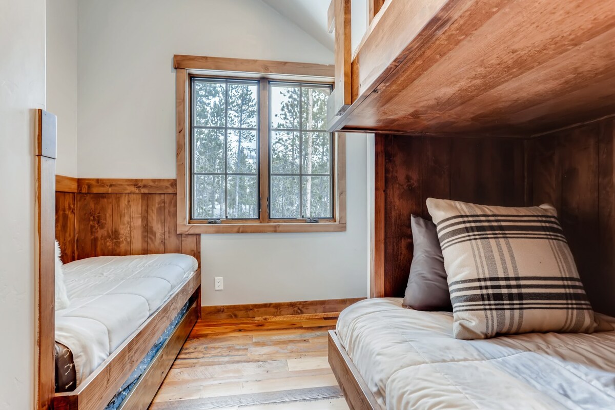 Საძინებელი №4 (ორსართულიანი ოთახი)