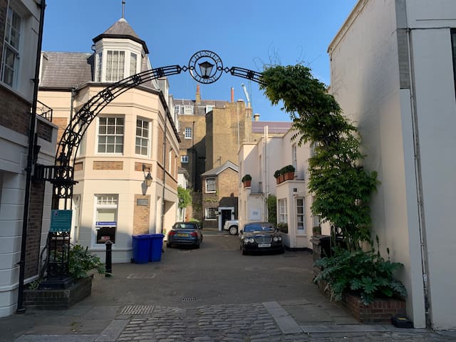 Beautiful 3 Bedroom House Near Buckingham Palace! gallery image 3