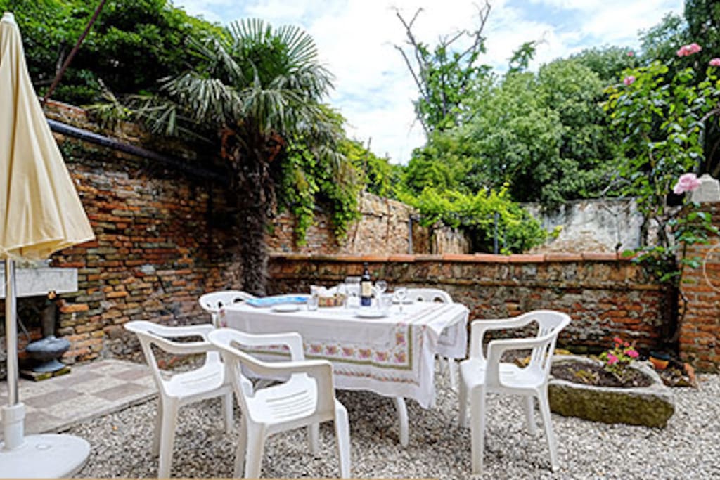 Diner or lunch in your own garden