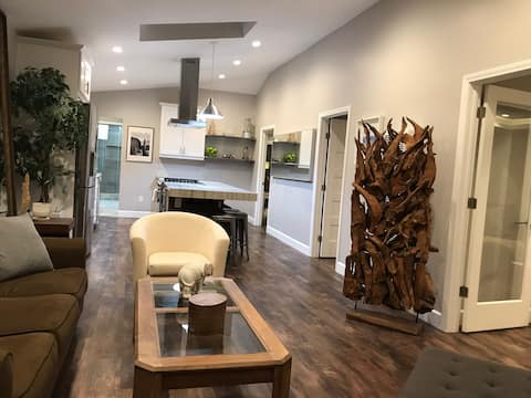 Executive 3BR2BA House in the Heart of Los Angeles