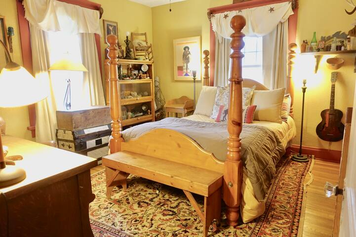 Historic home right by TCU! gallery image 5