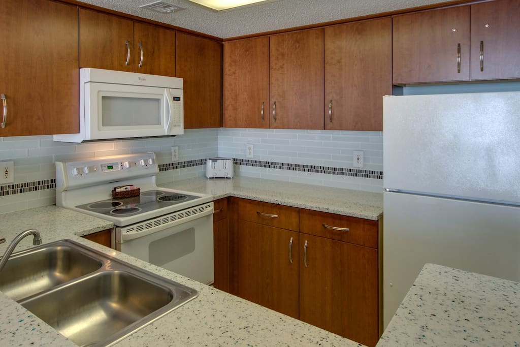 Make a delicious meal in the fully equipped kitchen.