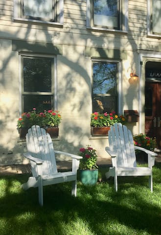 Old Town Cosmopolitan Four Bedroom, Four Bath