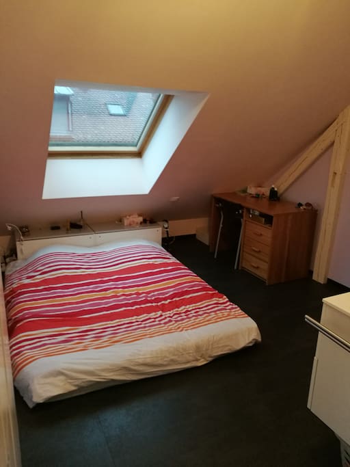 Chambre avec lit double
