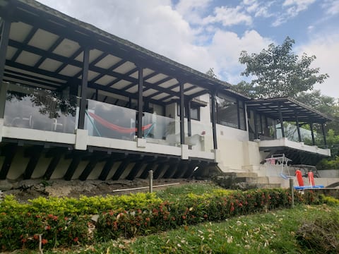 Only 1.5 hours from Bogotá. Entire house 4 bedrooms