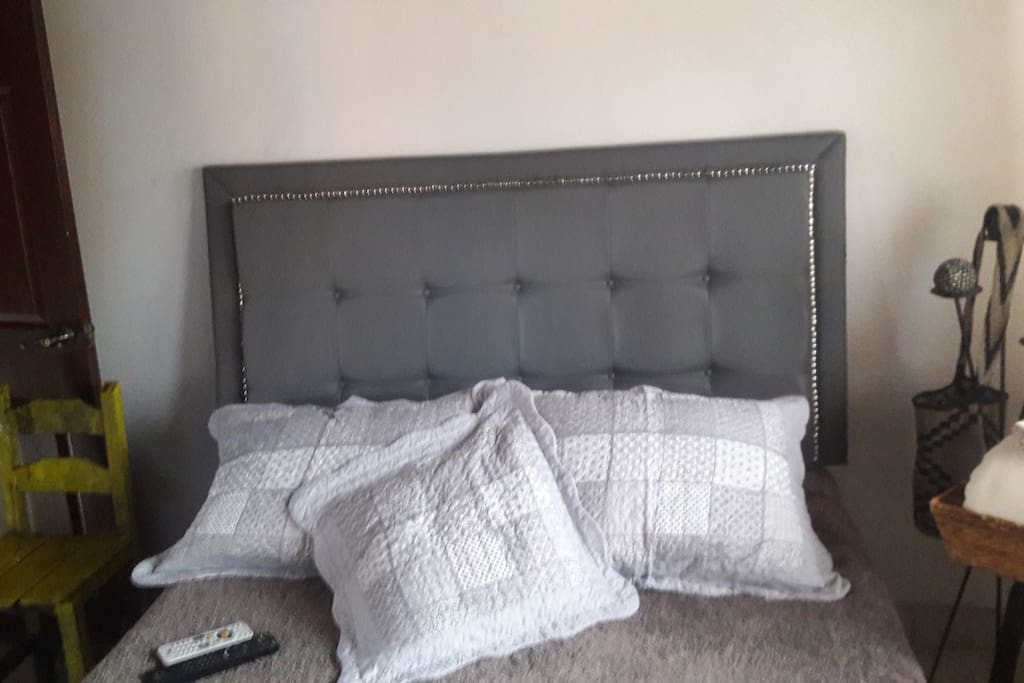 Comoda y confortable cama ... para un delicioso descanso ...