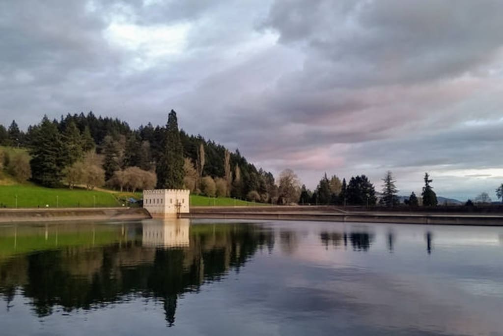 Enjoy the historic reservoirs at Mt Tabor: perfect for walking, picnicking, and cycling.
