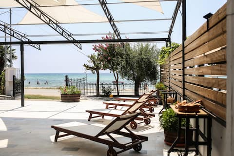 Popular Airbnb listing: Elizabeth’s ikia by the sea 2 in Δήμος Νέας Προποντίδας