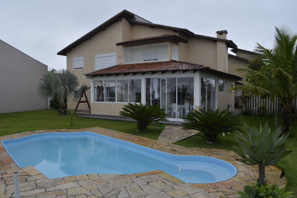 Linda casa -arejada e confortável. Recentemente renovada