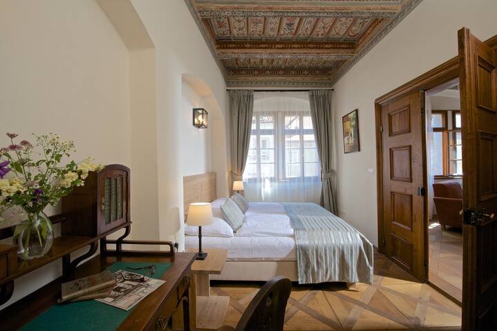Luxury Apartment with Balcony under the Castle gallery image 3