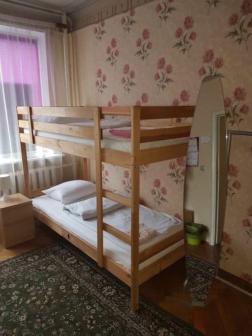 Женский номер с 6 кроватями