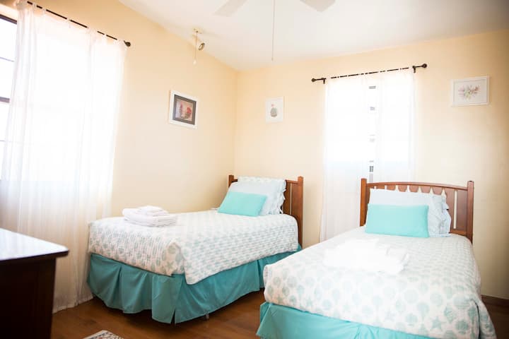 Room 6 with 2 twin beds and a private bathroom
