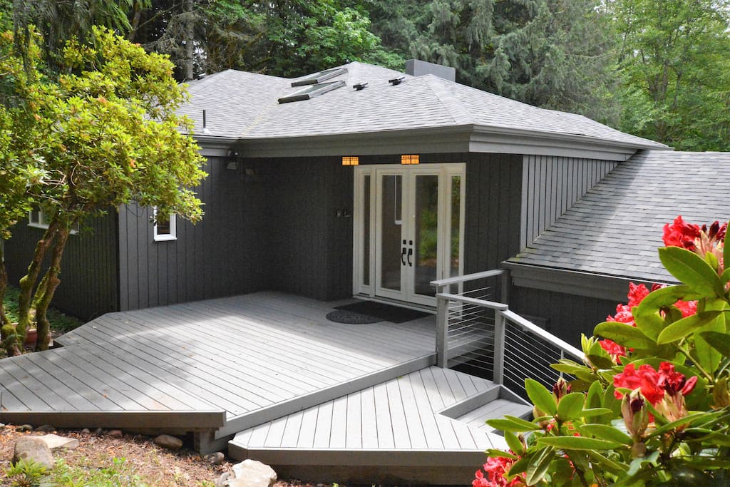 Entry to lodge