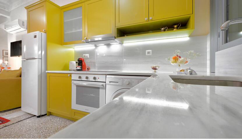 Electra Neoclassical Apartment – 3 min from Metro gallery image 5