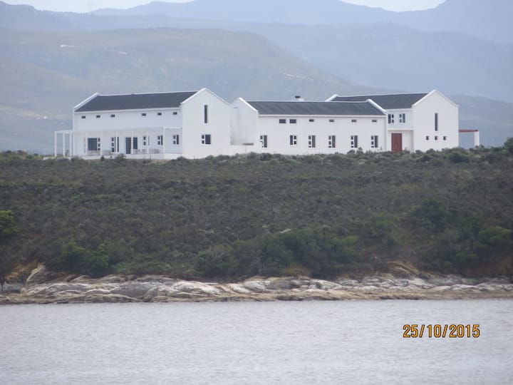 Mansion With Views In Safe Wine Estate By Hermanus - Hermanus