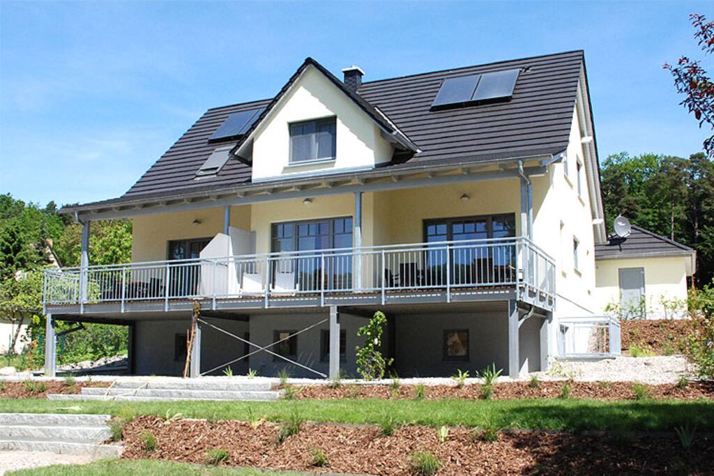 Die Außenansicht der Casa Sellin im Ostseebad Sellin auf Rügen.