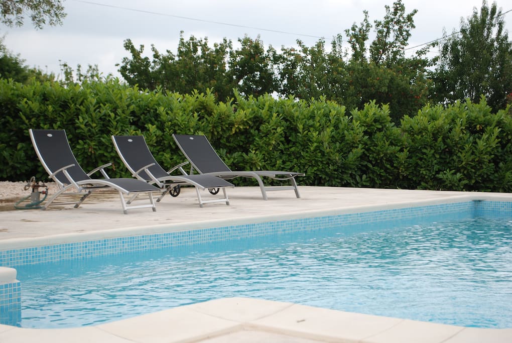 Spacious area for sun beds.