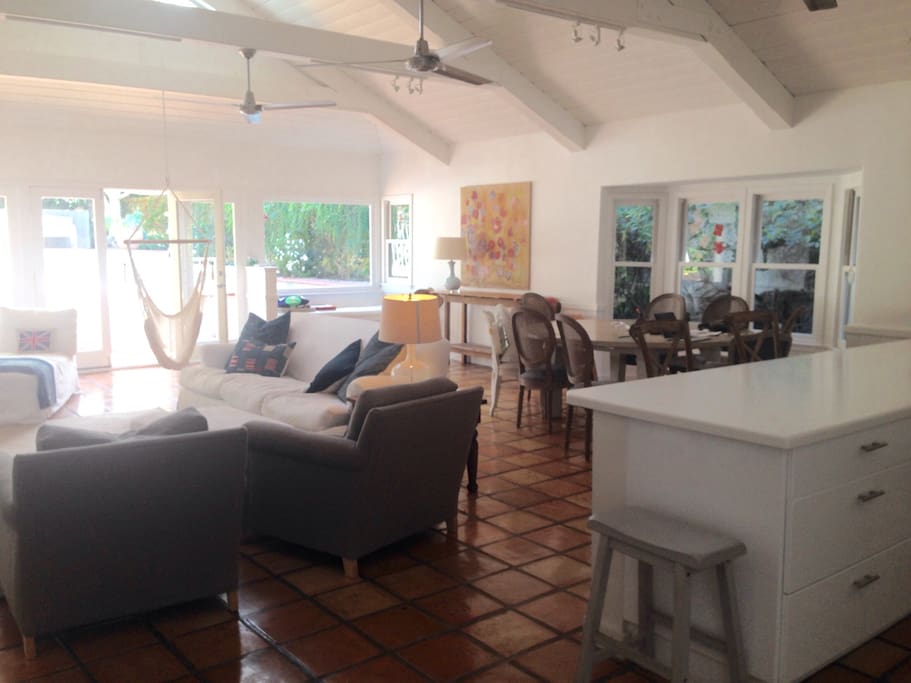 Spacious garden great room with large round wooden dining table and comfortable seating for 6