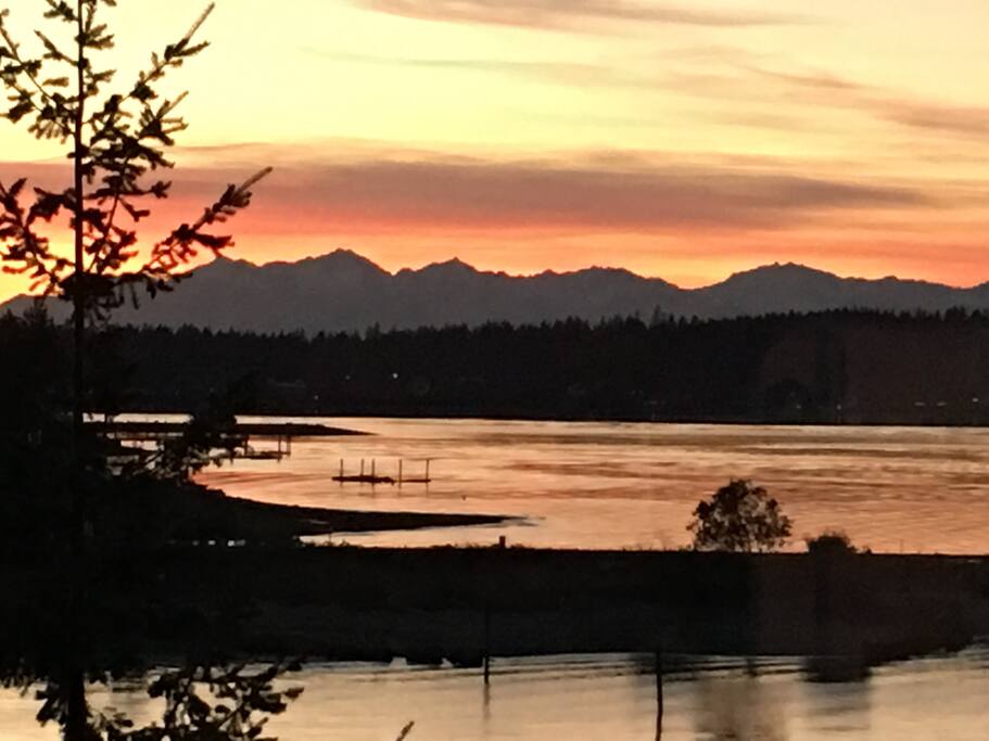 Stunning Sunsets of Olympic Mountains