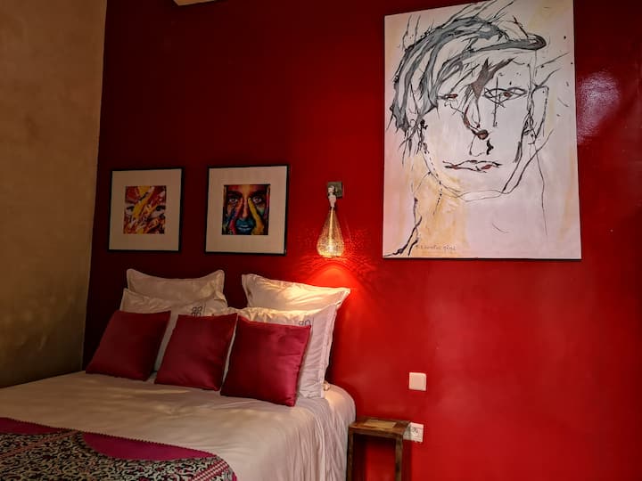 Whatsapp : 00 212 600 608 608, room Economic Tan Tan ( 9 m2 including bathroom)