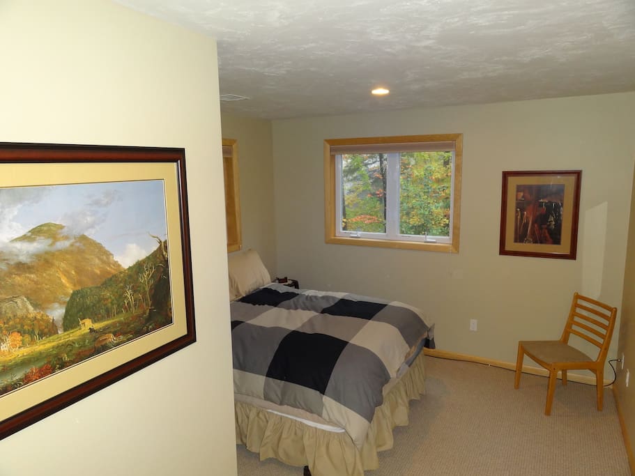 QUEEN BED WITH FULL BATH RIGHT OUTSIDE DOOR