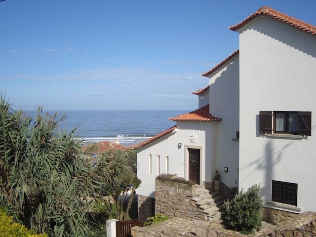 Praia Grande the best Surf 30 km far from Lisbon