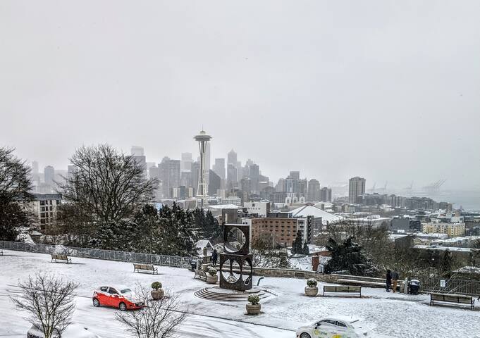 PH style Lux w/THE Seattle “Post Card” view too gallery image 5