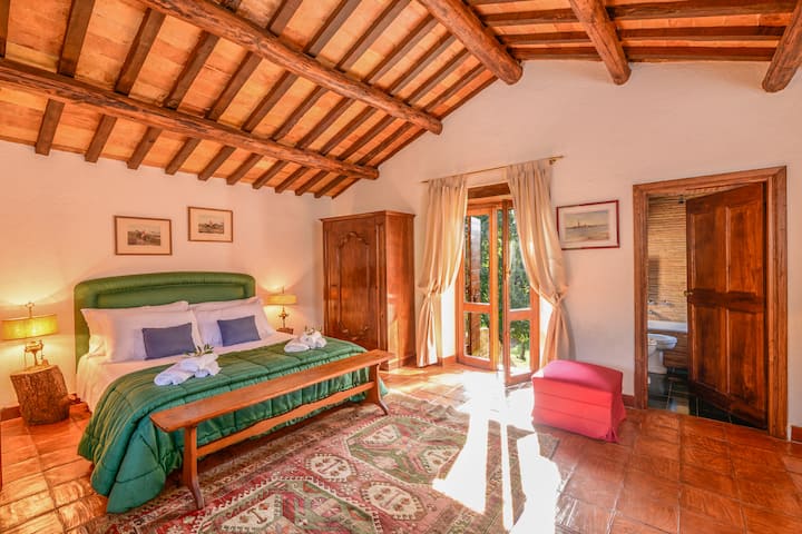 Bedroom with Kingsize bed in the Torretta