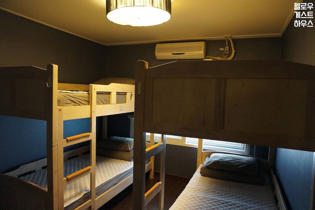 4domitory beds
