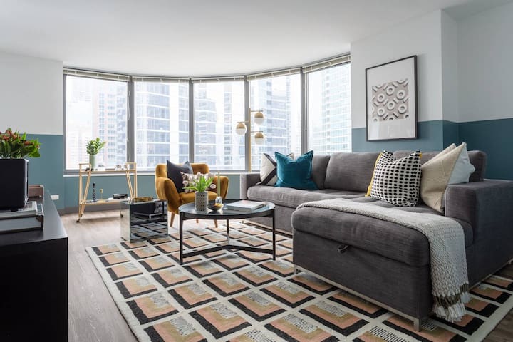 Domio | Navy Pier | Large 3BR/3Bath + Indoor Pool and Fitness Center