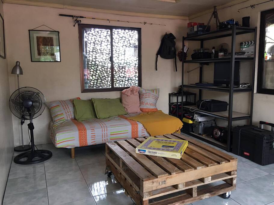 INSIDE SPACE:sturdy and comfy Ikea single bed