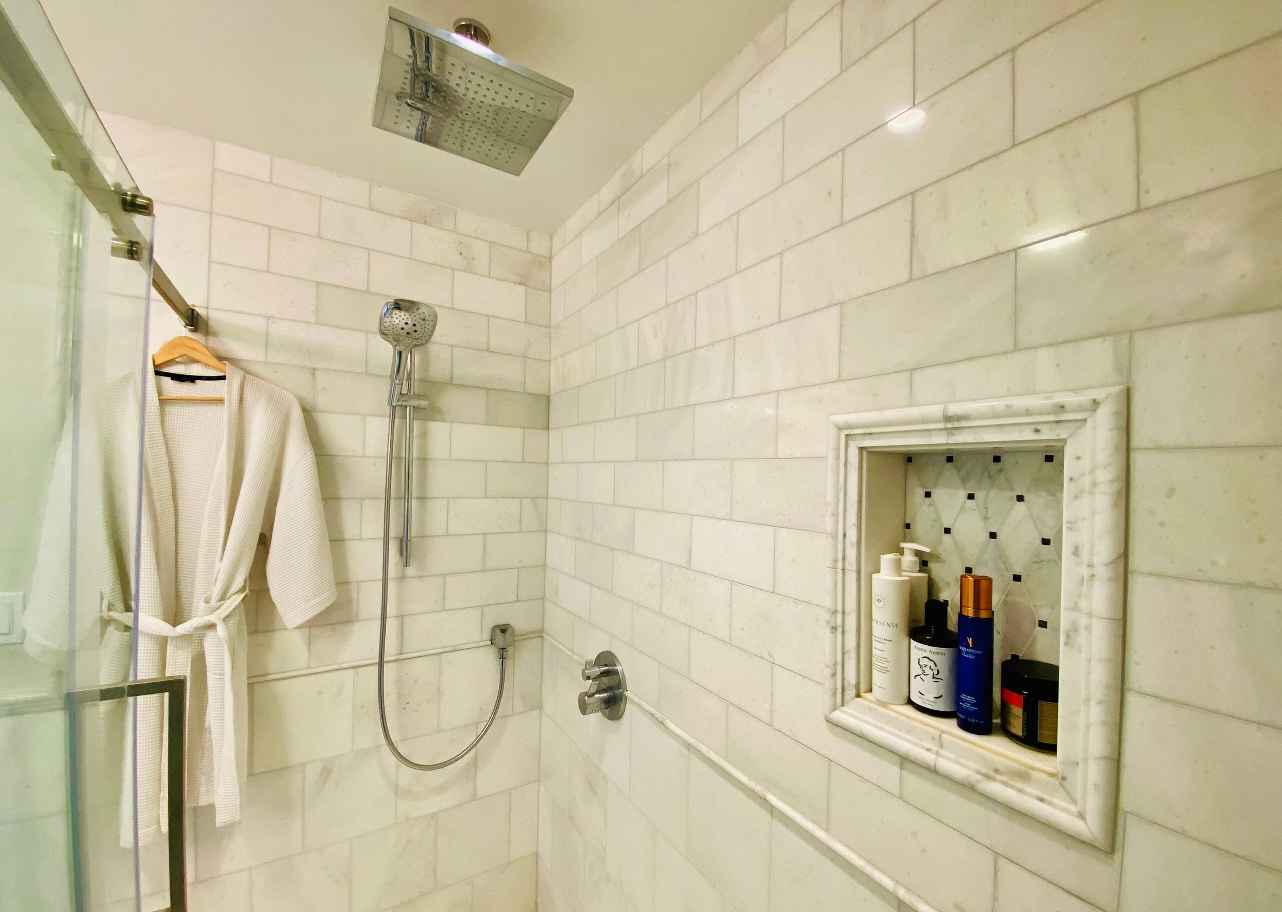 Home in San Francisco · ★4.88 · 3 bedrooms · 3 beds · 3 baths - Image 11